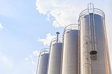 Industrial silos for refinery