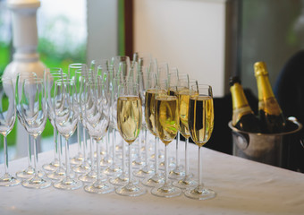 wine glasses composition