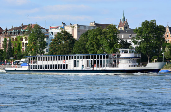 Basel - Personenschifffahrt auf dem Rhein