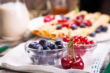 pancakes with berry