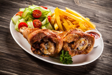 Grilled turkey legs with chips and vegetables 