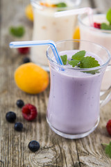 Smoothies with fresh berries on a wooden table