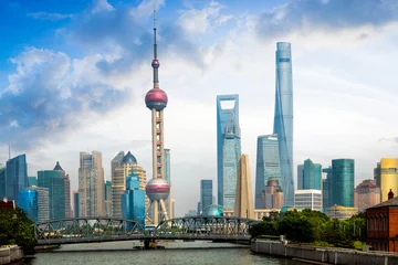 Photo sur Plexiglas Shanghai Shanghai skyline with historical Waibaidu bridge, Shanghai, China