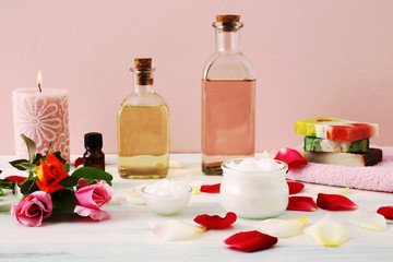 prodotti per la bellezza e cura del corpo al  profumo di rose