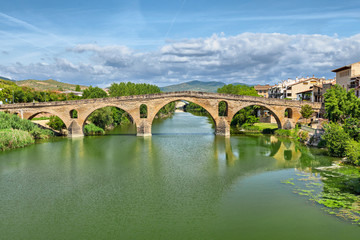 Fototapeta na wymiar Roman bridge across the Arga river in Puente la Reina