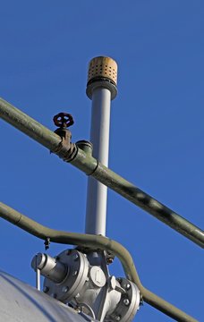 vent valve above the great underpressure container for the metha
