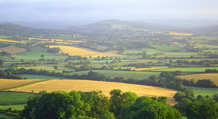 Obraz premium Misty morning over Axe valley in Devon, England