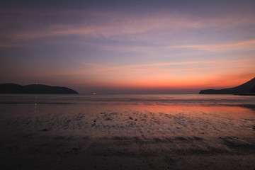 Fototapeta premium quiet sea beach tide water siluate in twilight time with a lot of crab holes
