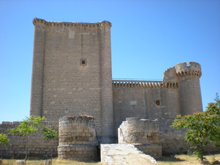 Fototapeta na wymiar Castillo de Villafuerte de Esgueva, Valladolid (España)