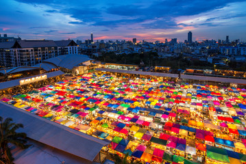 Cityscape at night of chatujak market secondhand market in Bangk - obrazy, fototapety, plakaty