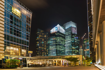 Fototapeta na wymiar Customs House and Skyscrapers in Singapore at night