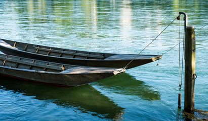 Langboote auf dem Rhein © UrbanExplorer