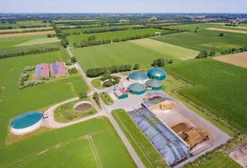 Foto op Plexiglas Biogasanlage im Sommer - Luftbild © Countrypixel
