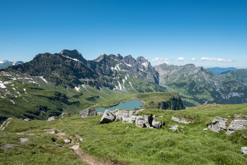 Fototapeta premium Region Titlis mit Trübsee
