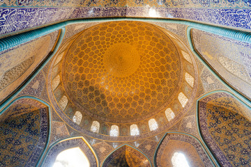 Fototapeta na wymiar Dome inside the ancient persian mosque with traditional tiled ceiling and arches
