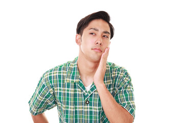悩む男性