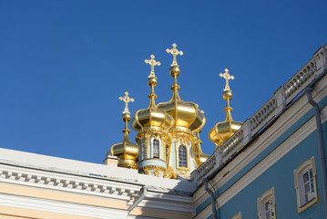 Fototapeta na wymiar Golden cupolas of Catherine Palace church.