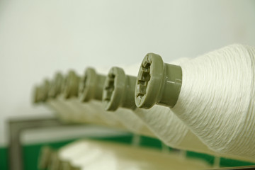 In industrial sewing machine spun yarn, many thread together