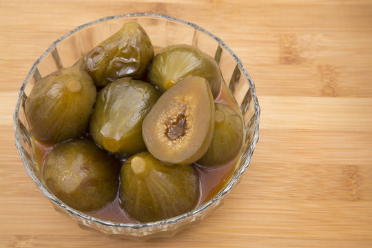 Dessert figs with honey.