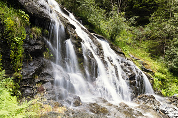 Fototapeta na wymiar Kliener Wasserfall an der Malta-Hochalmstrasse, Kärnten, Österreich