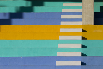 Escaleras y escalones de colores