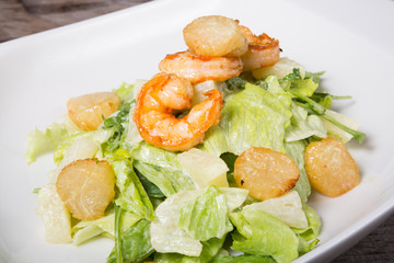 Seafood salad with shrimps and scullop