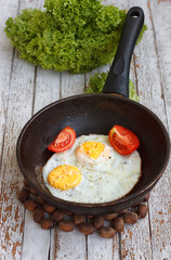 Scrambled eggs in an iron pan