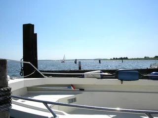 Foto auf Alu-Dibond Nahaufnahme Motorboot, Buhnen, Segelschiff, Breege © textag