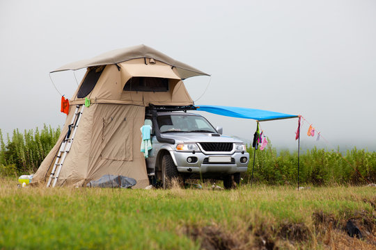ZARUBINO, RUSSIA - JULY 22, 2015: SUV with rooftop tent on sea c