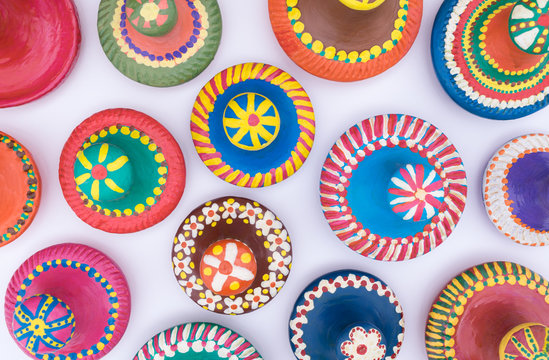 Composition of painted pottery lids
