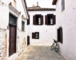 narrow streets of Skiathos town