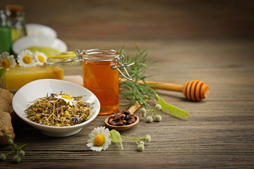 Fototapeta premium Natural ingredients for skin care on wooden background