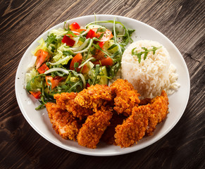 Grilled chicken nuggets and vegetables