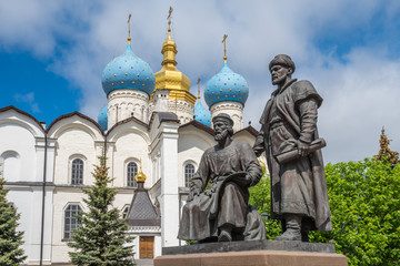 Fototapeta na wymiar Statues of architects, Kazan Kremlin, Russia