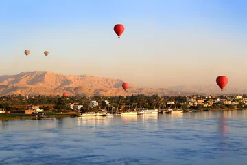 Photo sur Plexiglas Egypte Montgolfières à Louxor au lever du soleil