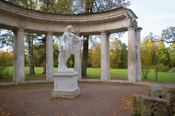Naklejka premium October evening on the colonnade of Apollo. Pavlovsk, Russia