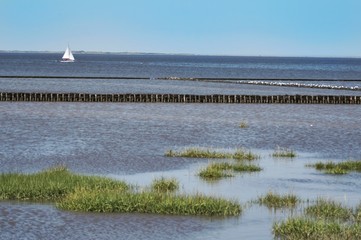 Segelboot an der Nordseek&uuml;ste
