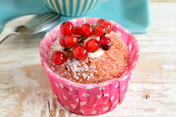 cake with currants