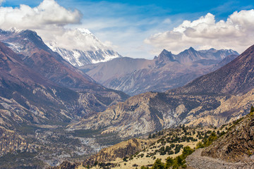 Fototapeta premium Beautiful mountain landscape near Ngawal village in Himalayas, Nepal
