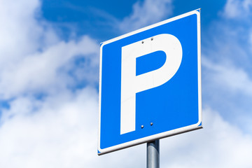 Blue square parking road sign - obrazy, fototapety, plakaty
