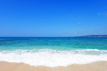 Fototapeta na wymiar 沖縄の美しい海とさわやかな空