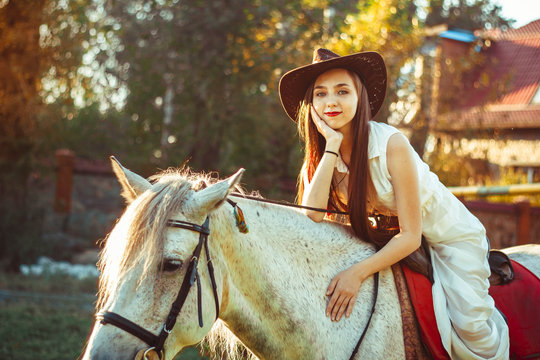 the girl in the hat on the horse