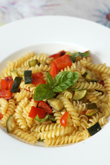 Fusilli con peperoni e zucchine
