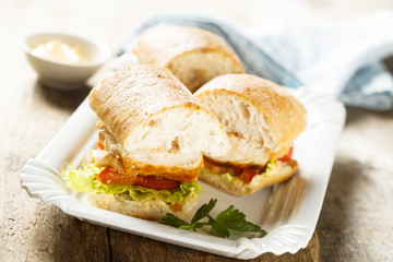 Sandwich with chicken and tomatoes