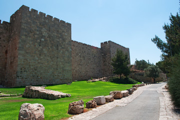 Gerusalemme, Israele: vista delle antiche mura che circondano la città vecchia il 2 Settembre...