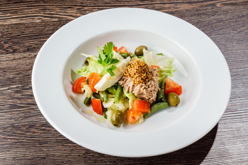 salad with tuna