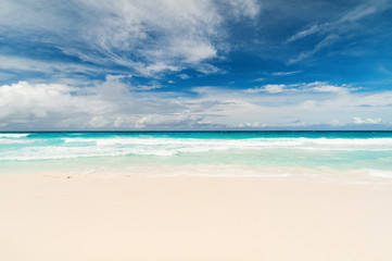 Fototapeta na wymiar Amazing tropical beach
