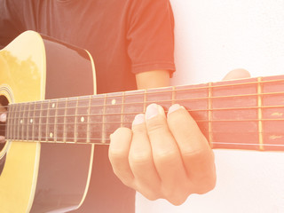 show to playing guitar with chord