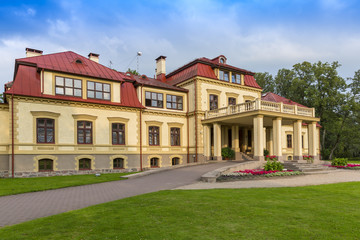 Fototapeta na wymiar Dikli palace exterior in Latvia