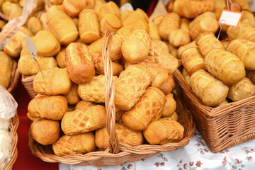cookies in wicker baskets